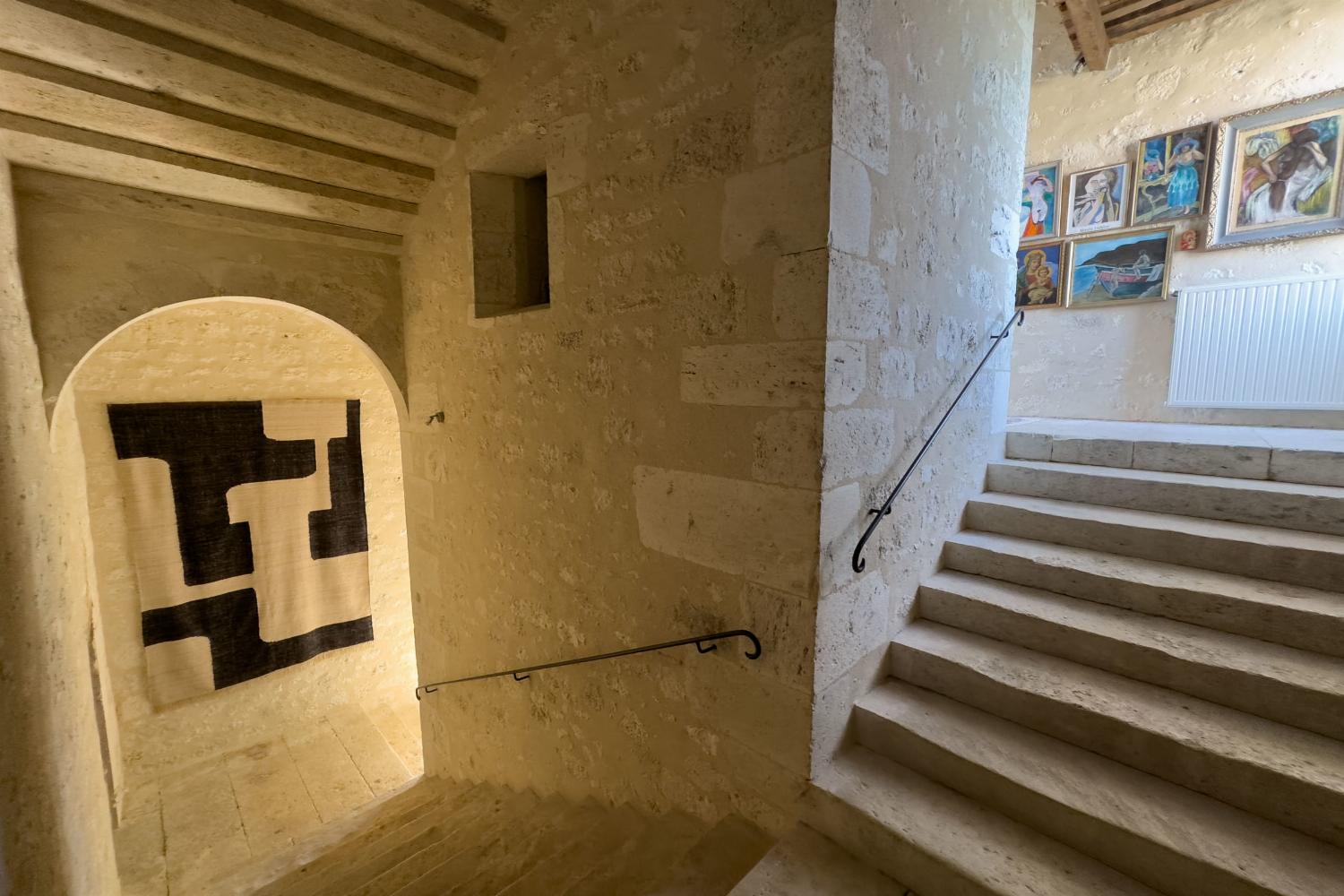 Staircase | Holiday château in Nouvelle-Aquitaine
