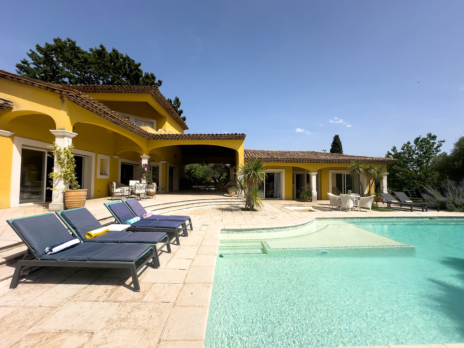 Holiday villa in Provence with private pool