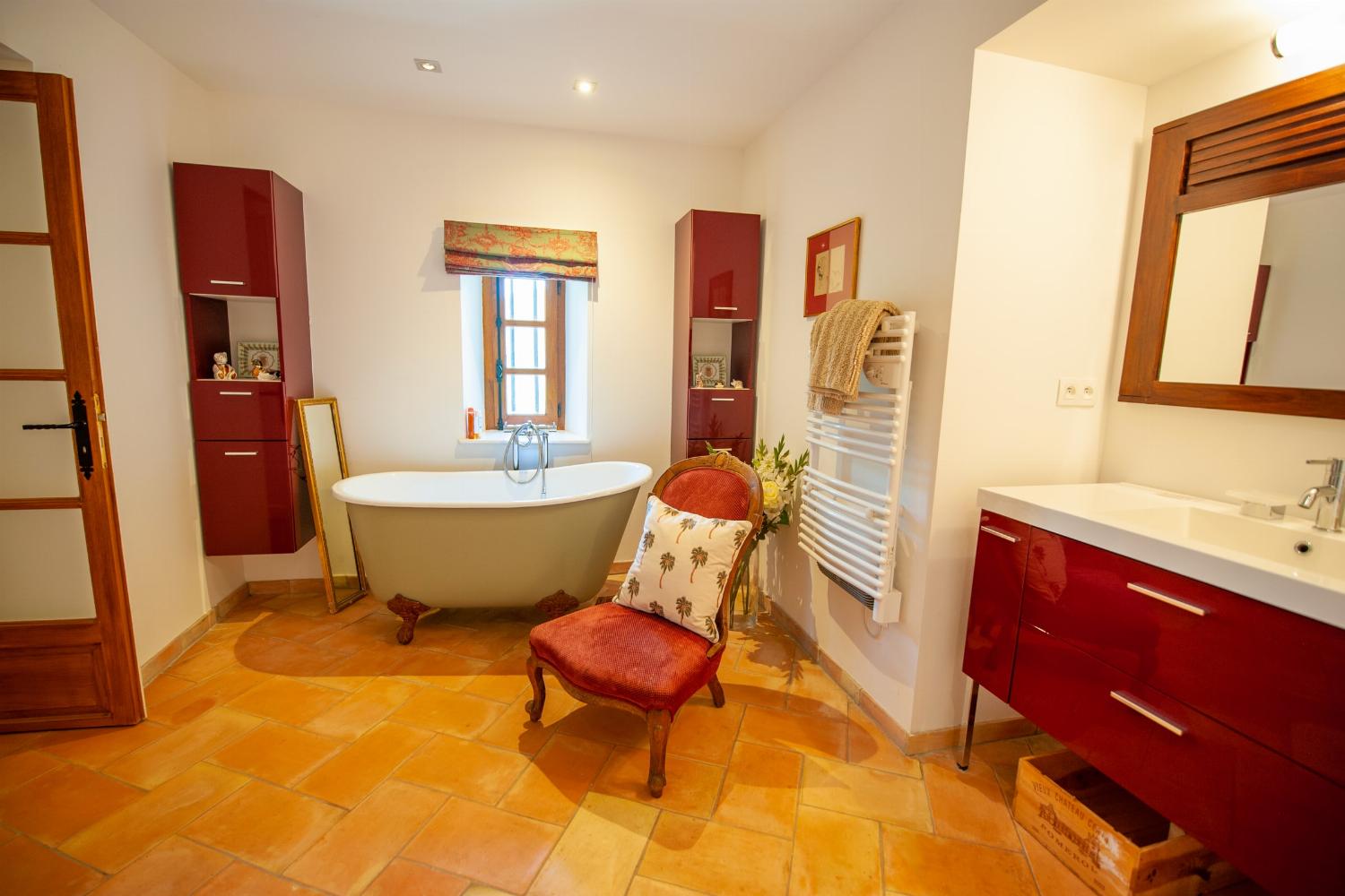 Bathroom | Holiday accommodation in the South of France