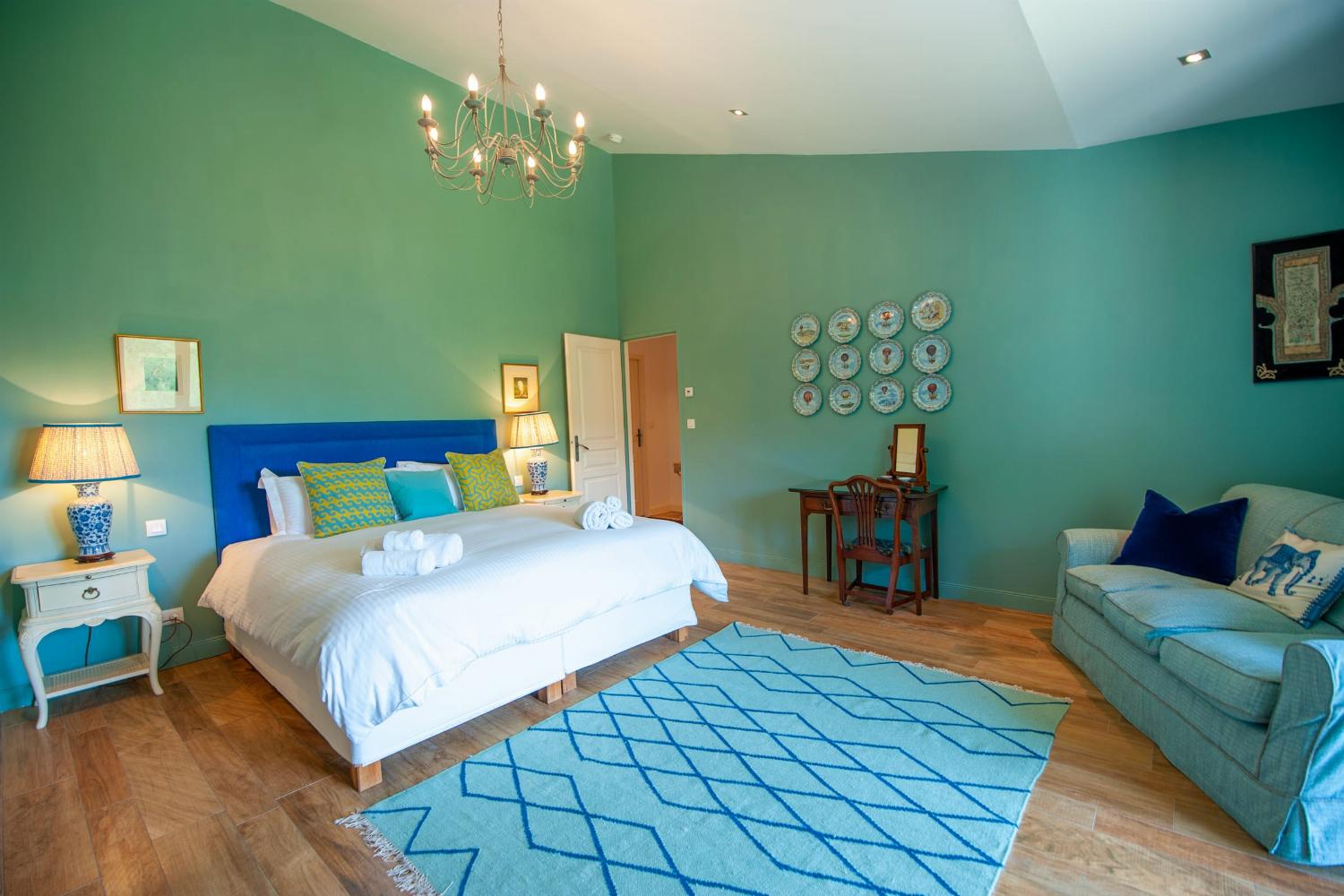 Blue bedroom | Holiday accommodation in the South of France