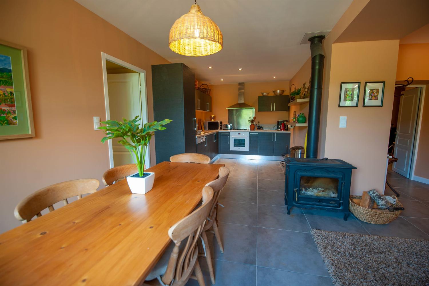 Dining room | Holiday accommodation in the South of France
