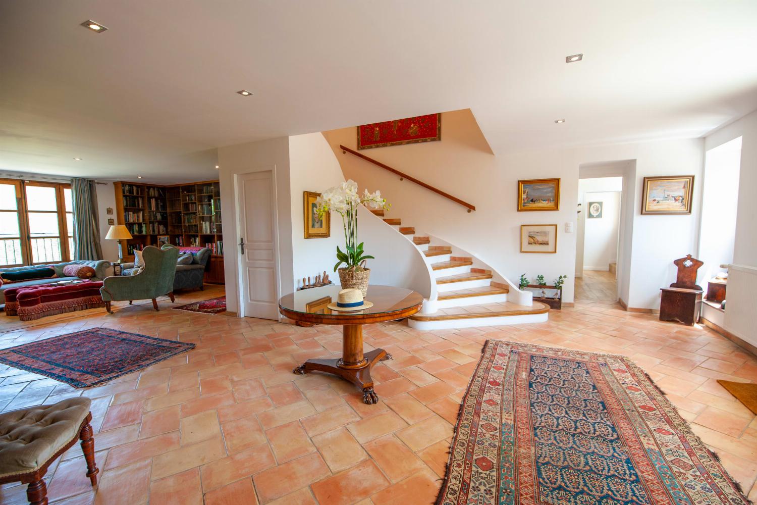 Entrance hallway | Holiday accommodation in the South of France