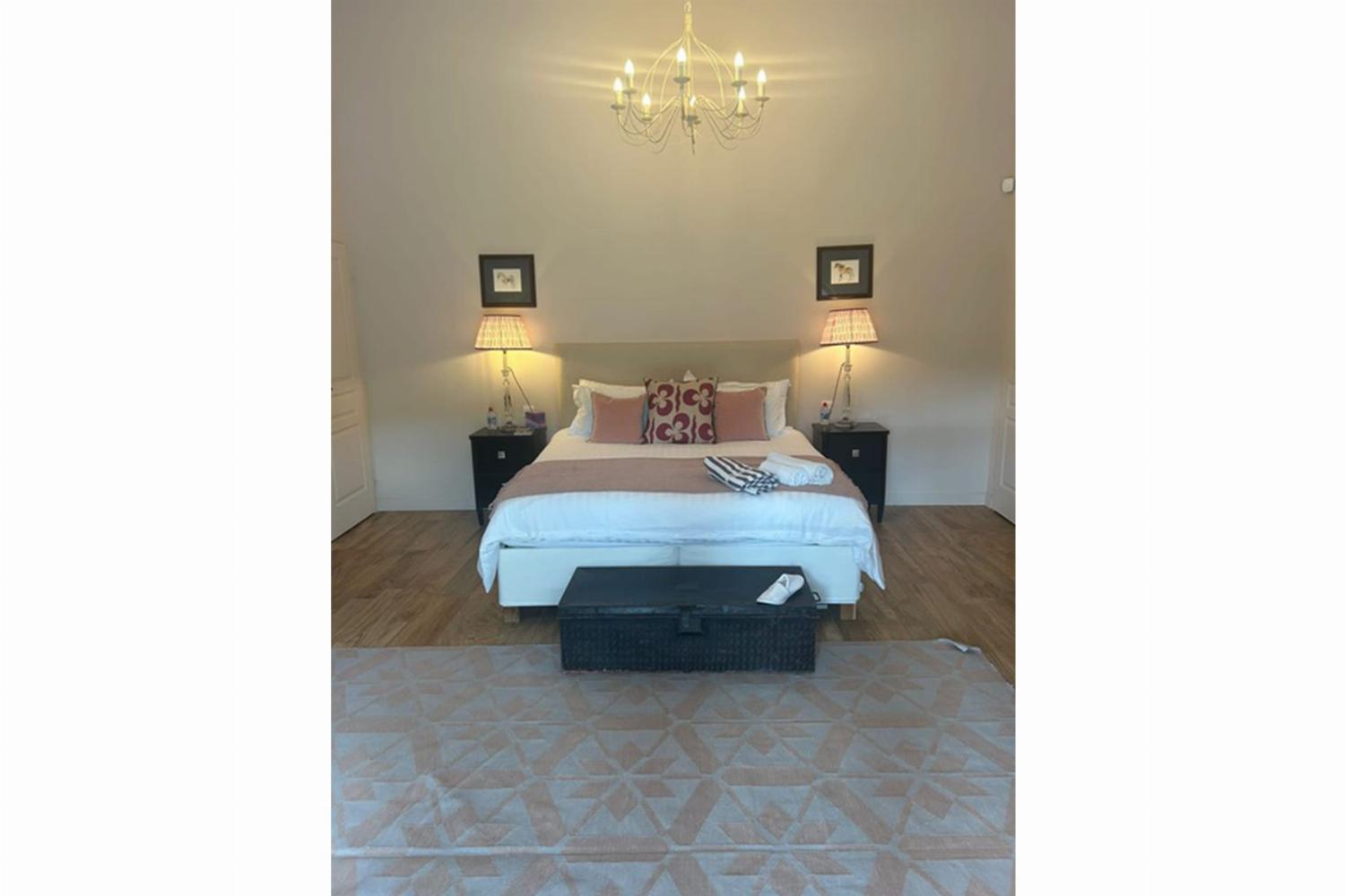 Rose bedroom | Holiday accommodation in the South of France