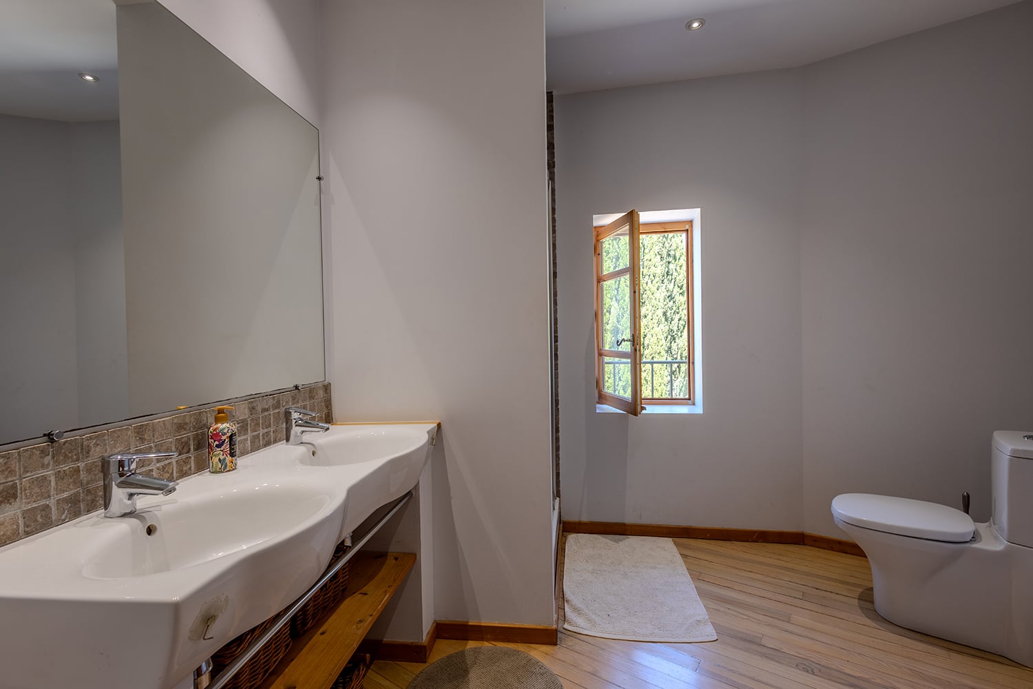 Bathroom | Holiday accommodation in South of France