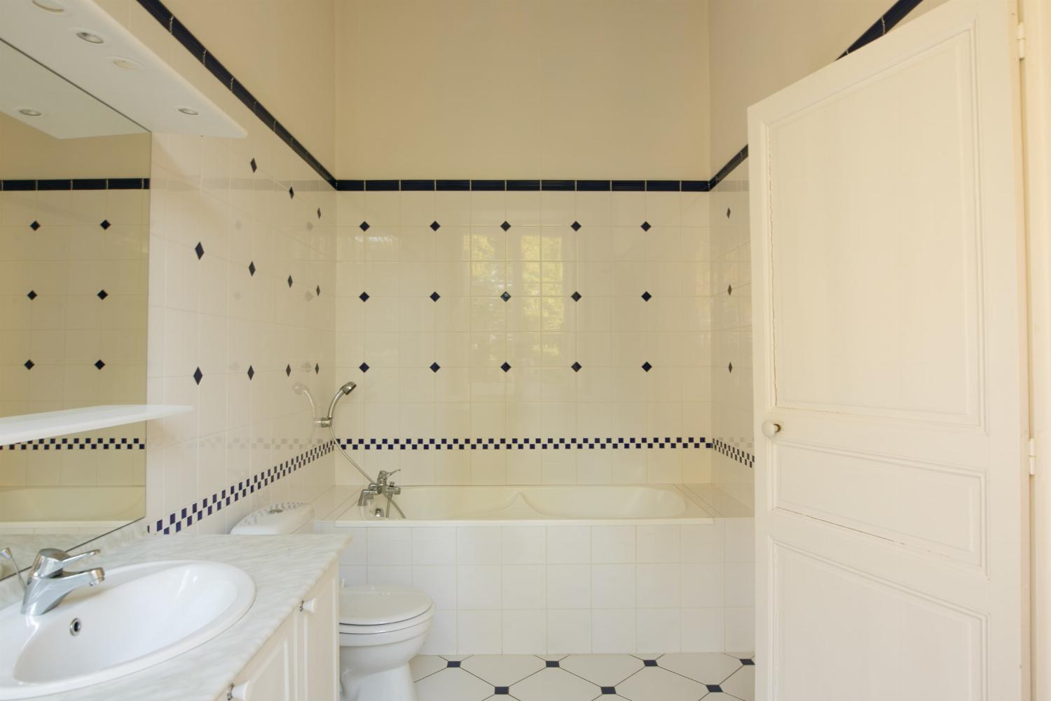 Main House | Bathroom