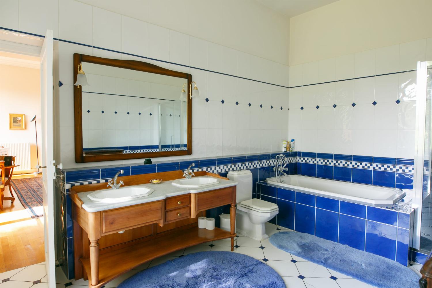 Main House | Bathroom