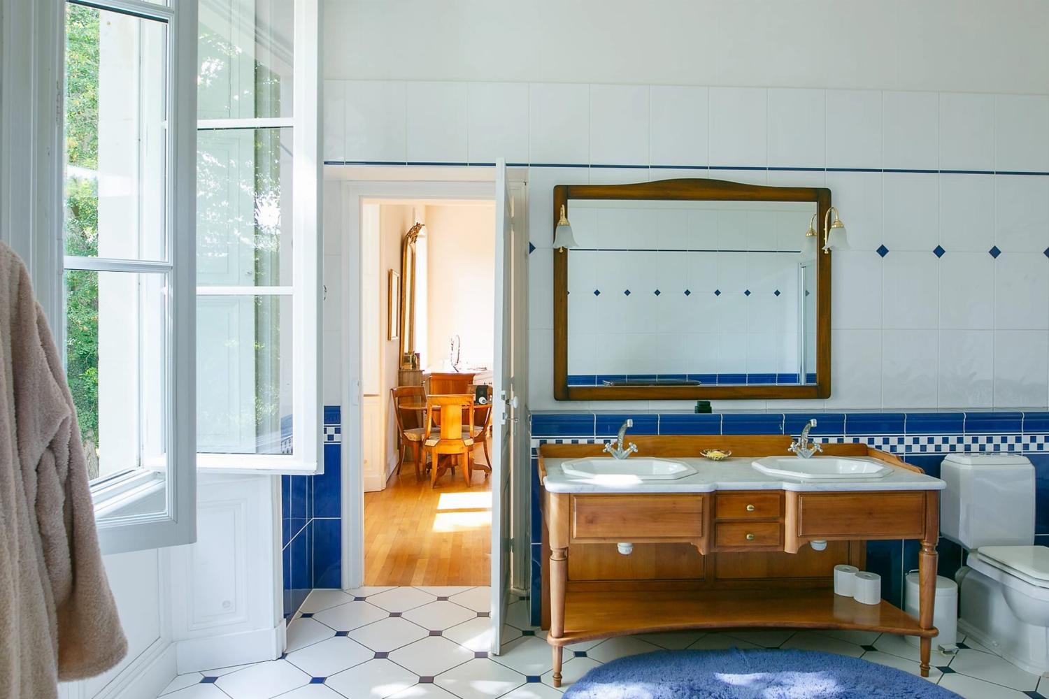 Main House | Bathroom