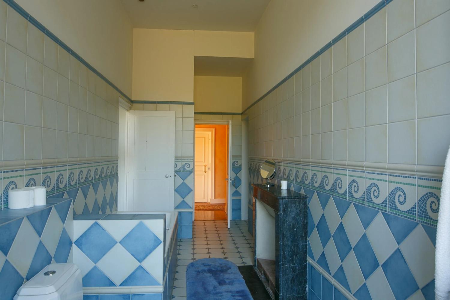 Main house - Bathroom