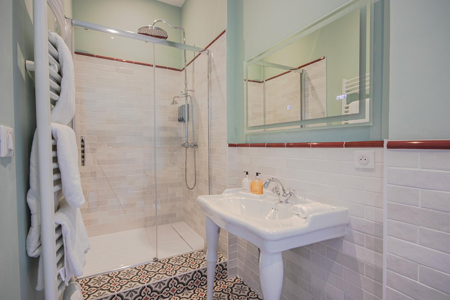 Bathroom | Holiday château in south of France