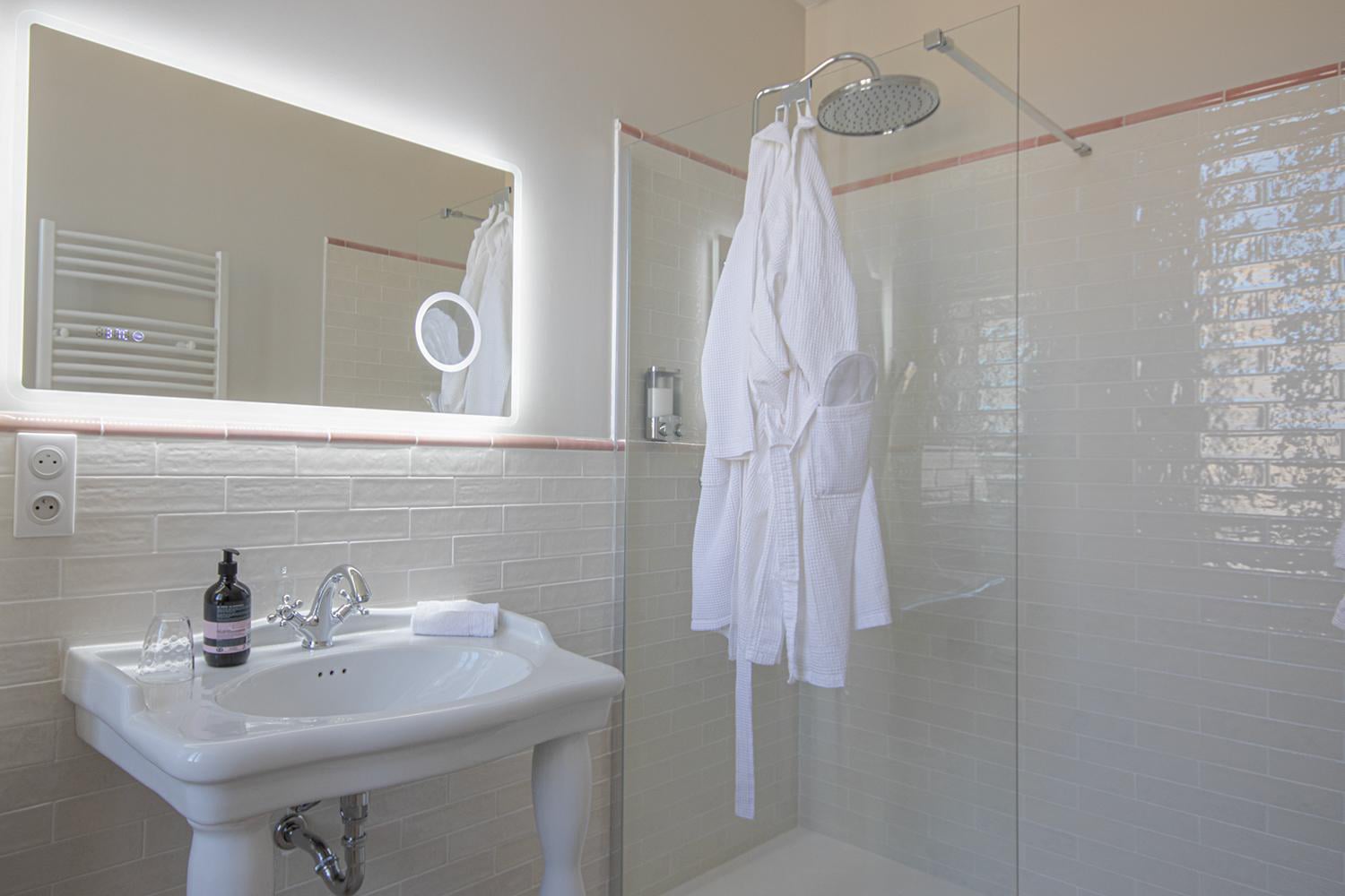 Bathroom | Holiday château in south of France