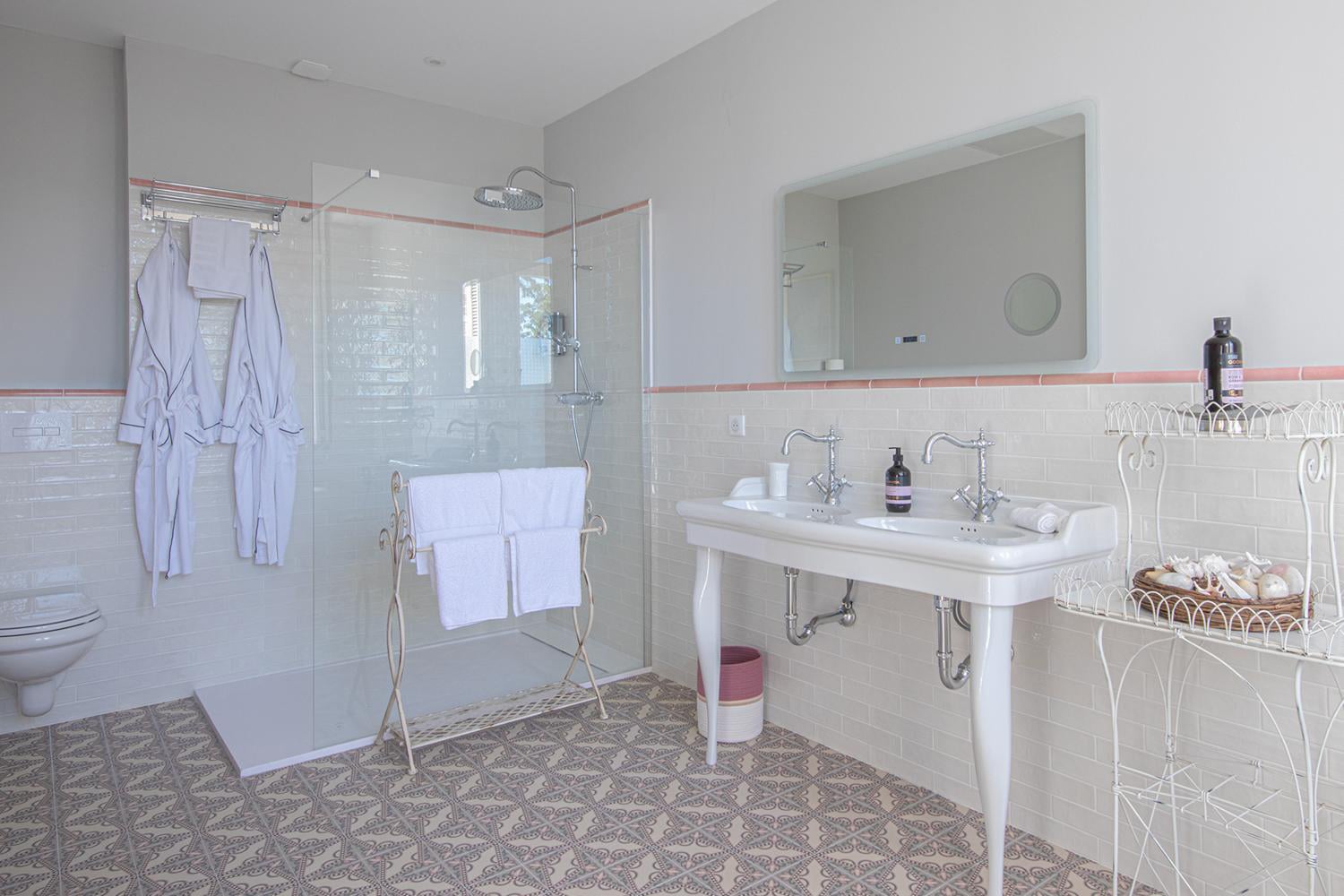 Bathroom | Holiday château in south of France