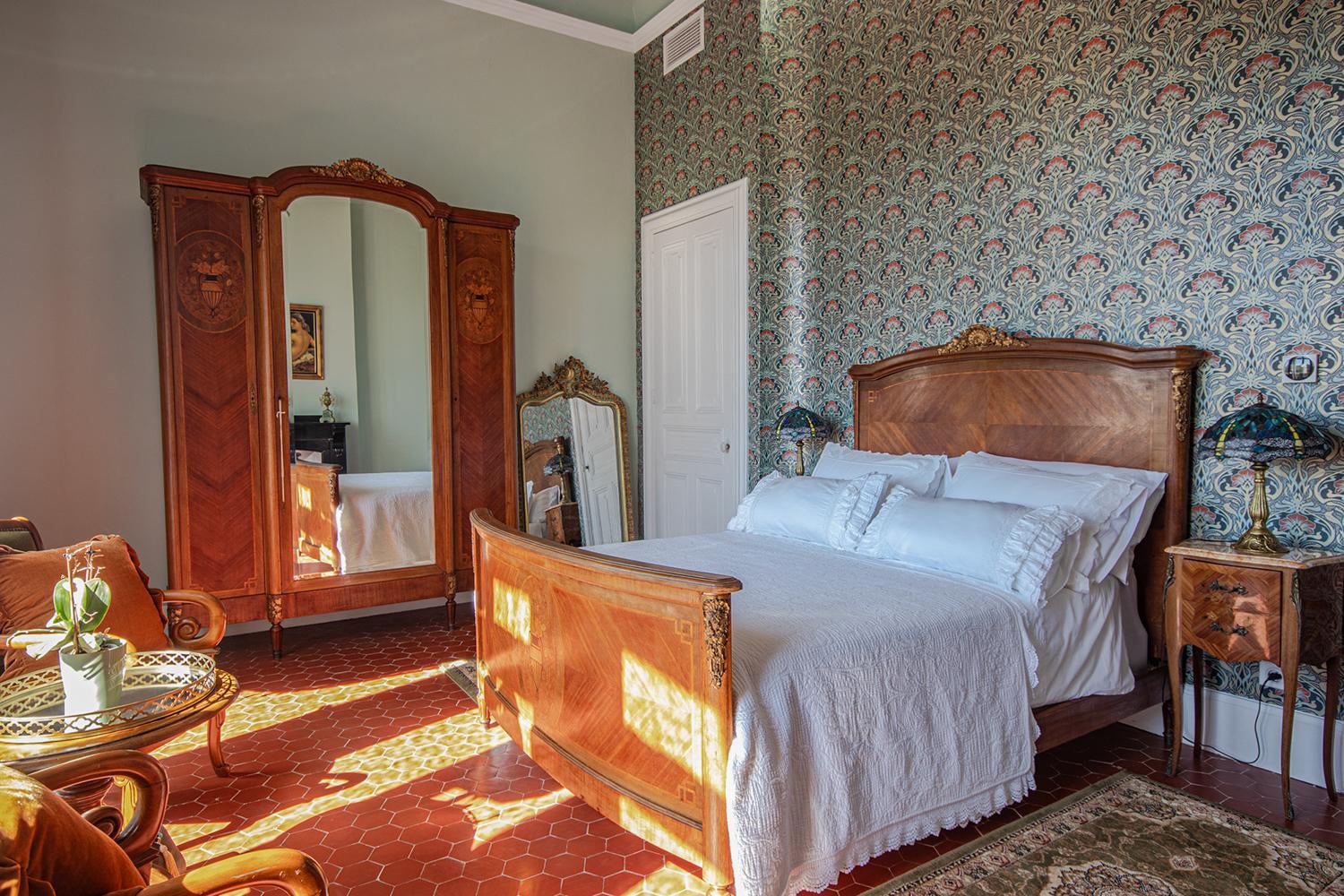 Bedroom | Holiday château in south of France