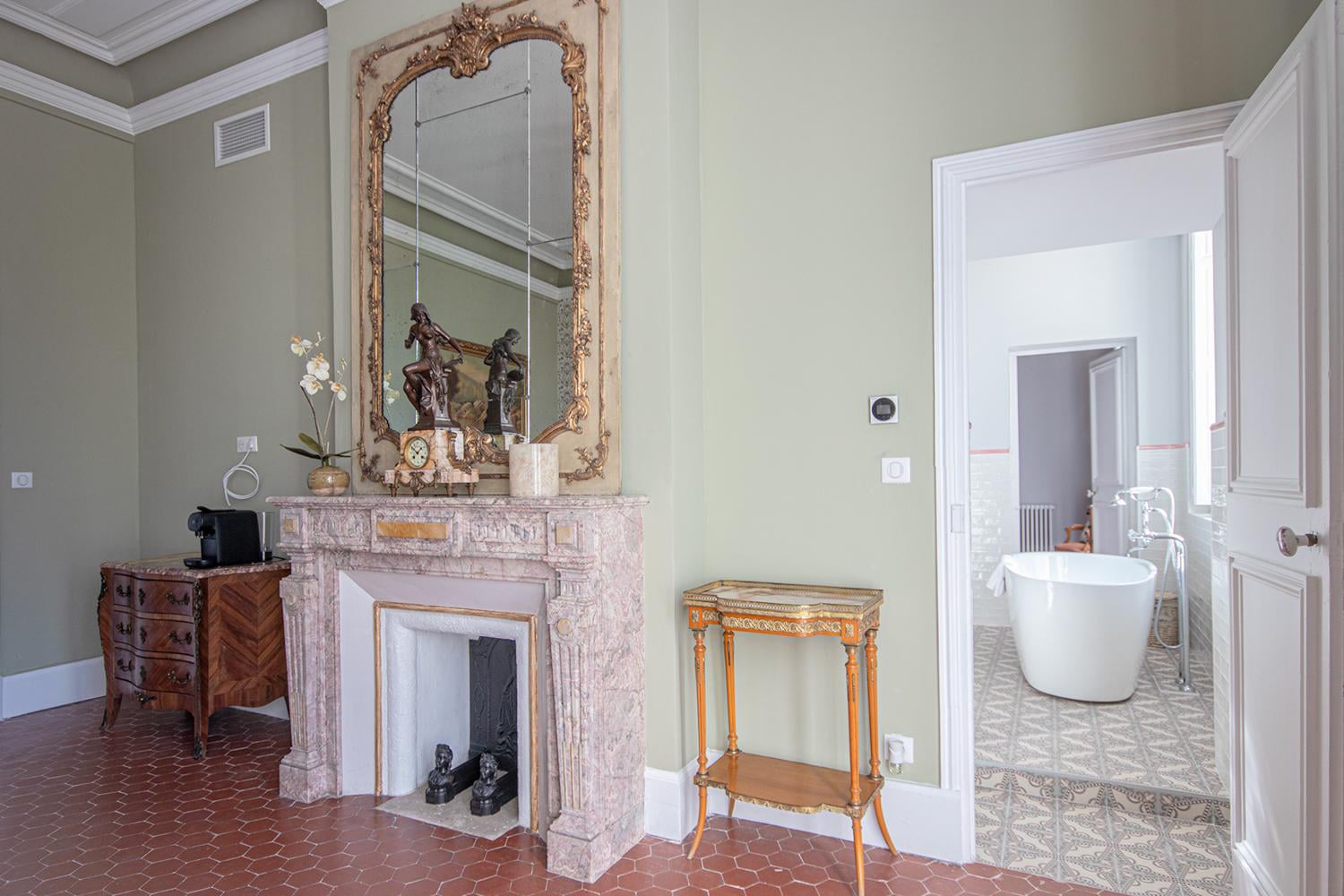 Bedroom | Holiday château in south of France