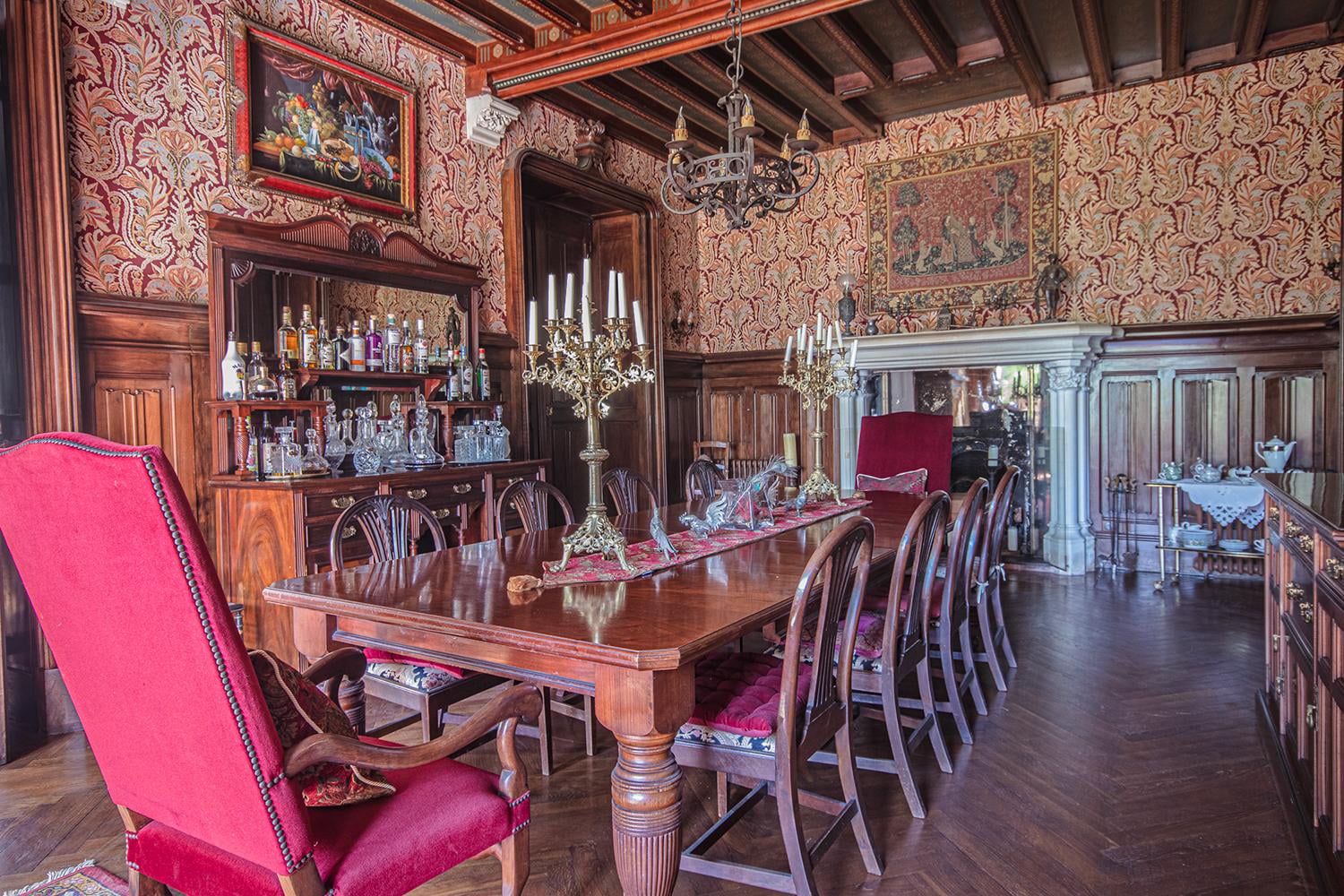 Dining room | Holiday château in south of France