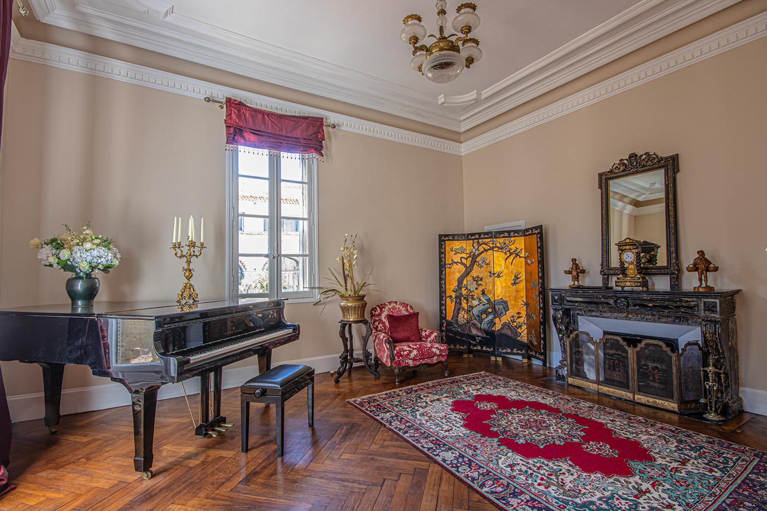 Sitting room | Holiday château in south of France