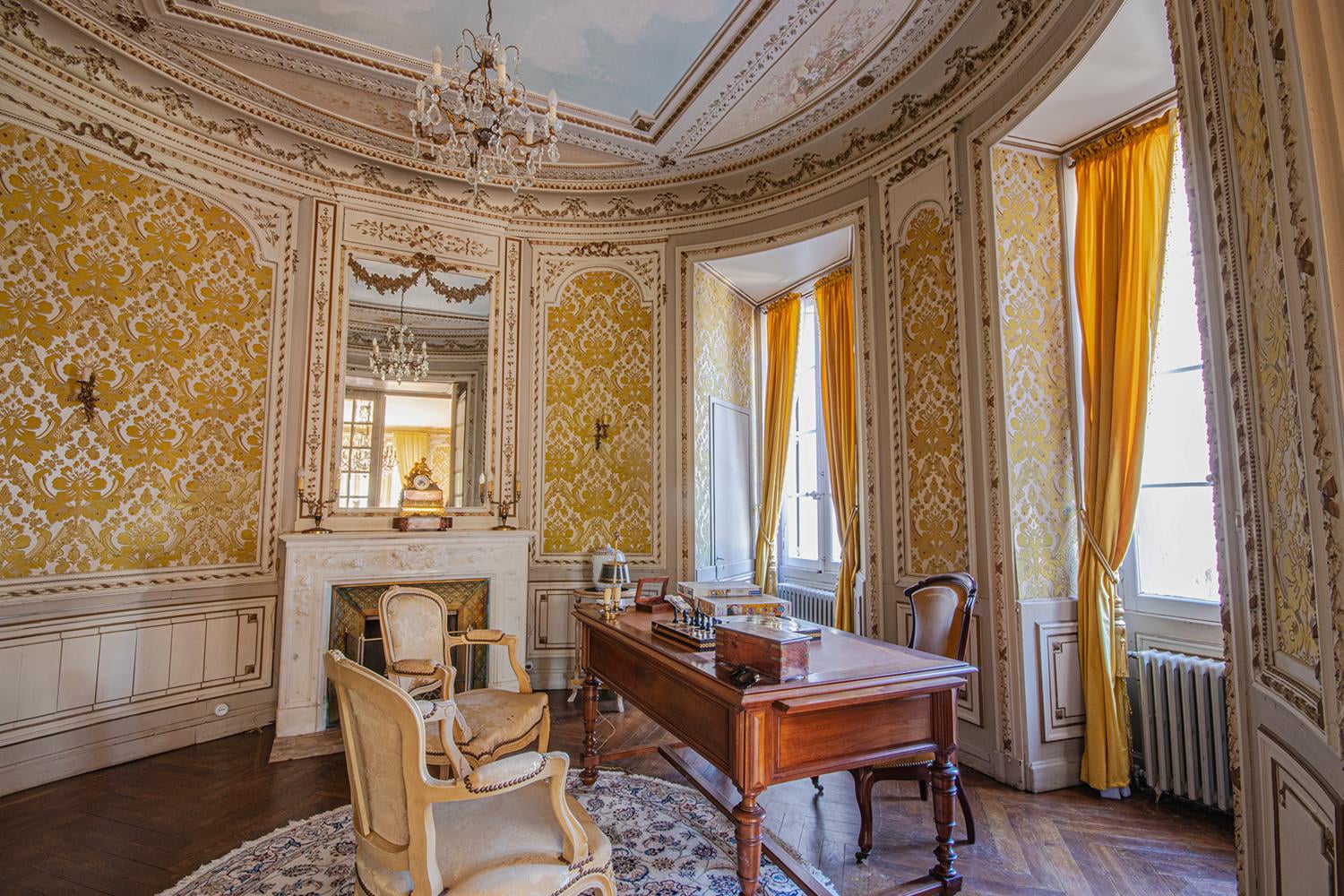 Sitting room | Holiday château in south of France