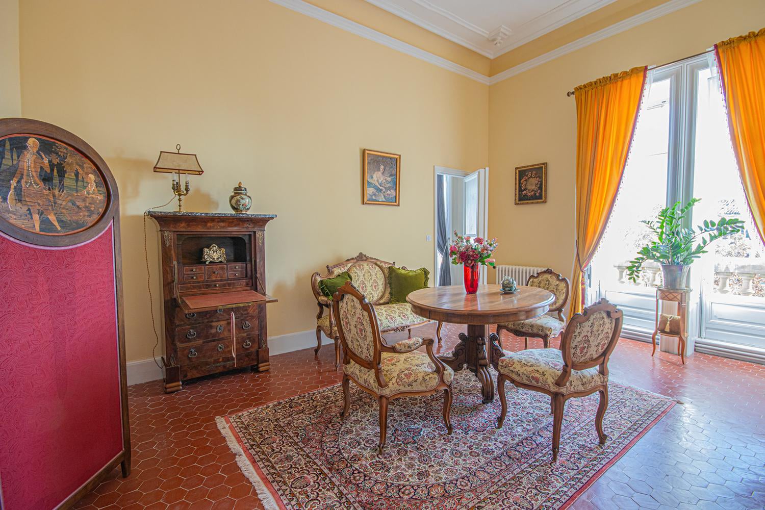 Sitting room | Holiday château in south of France