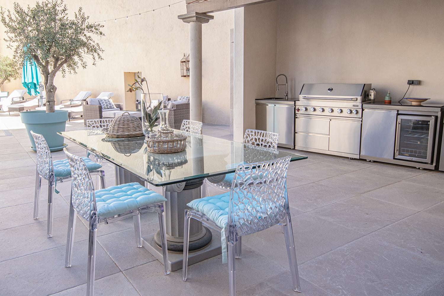 Terrace | Holiday château in south of France