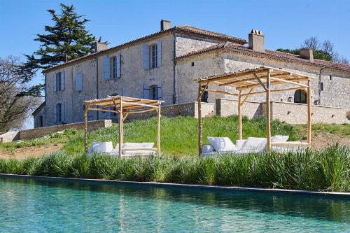 Holiday château in the Gers with private pool