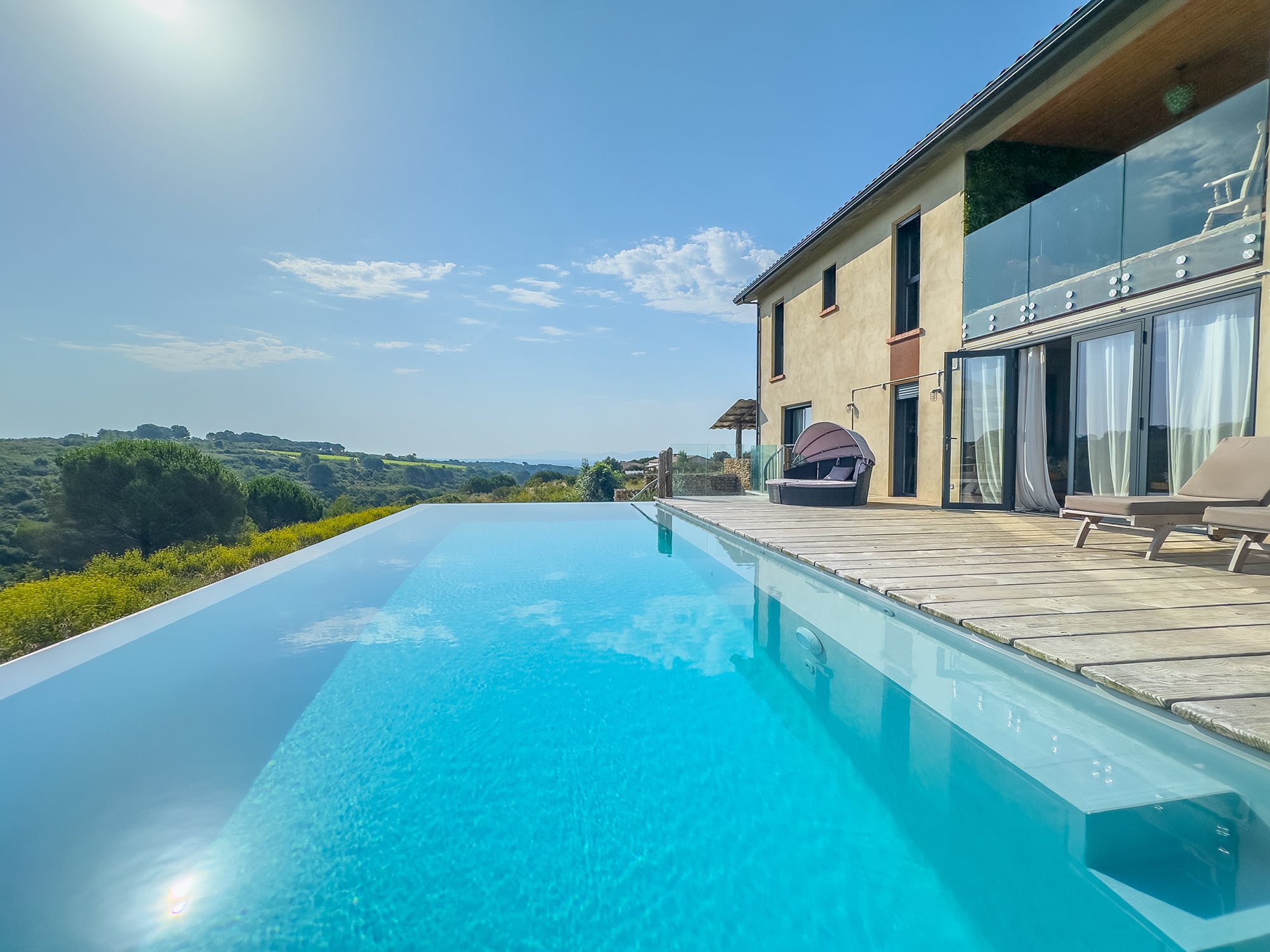 Holiday villa in Aragon with private heated infinity pool