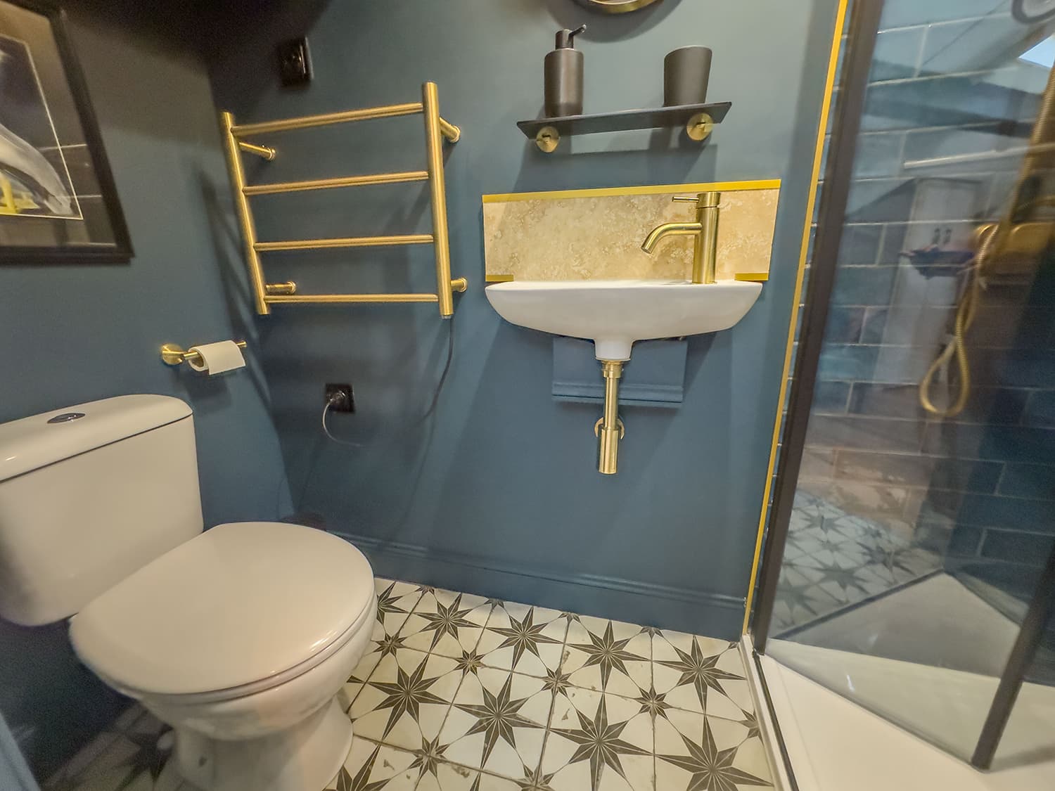 Bathroom | Holiday home in Lot