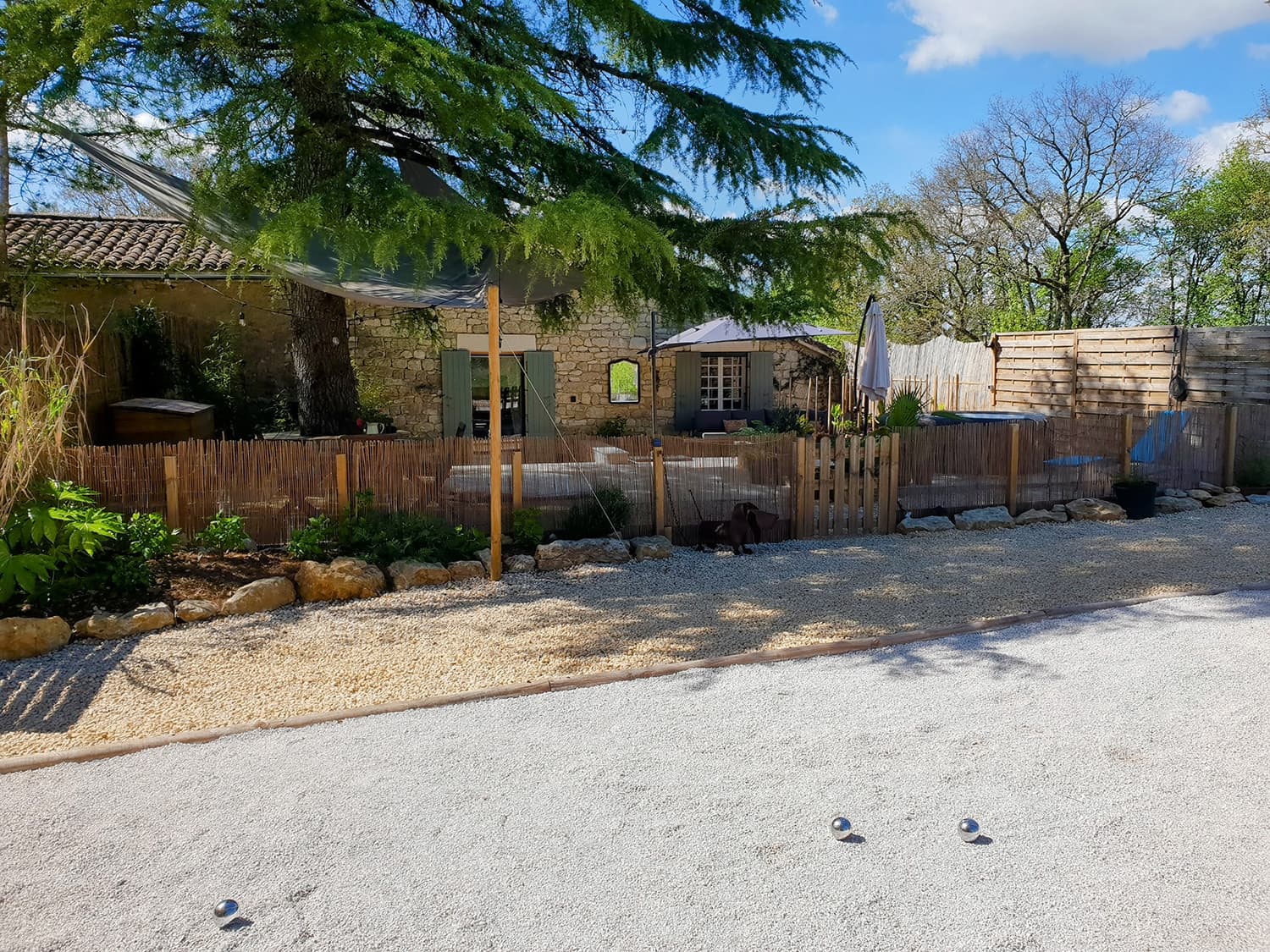 Boules court