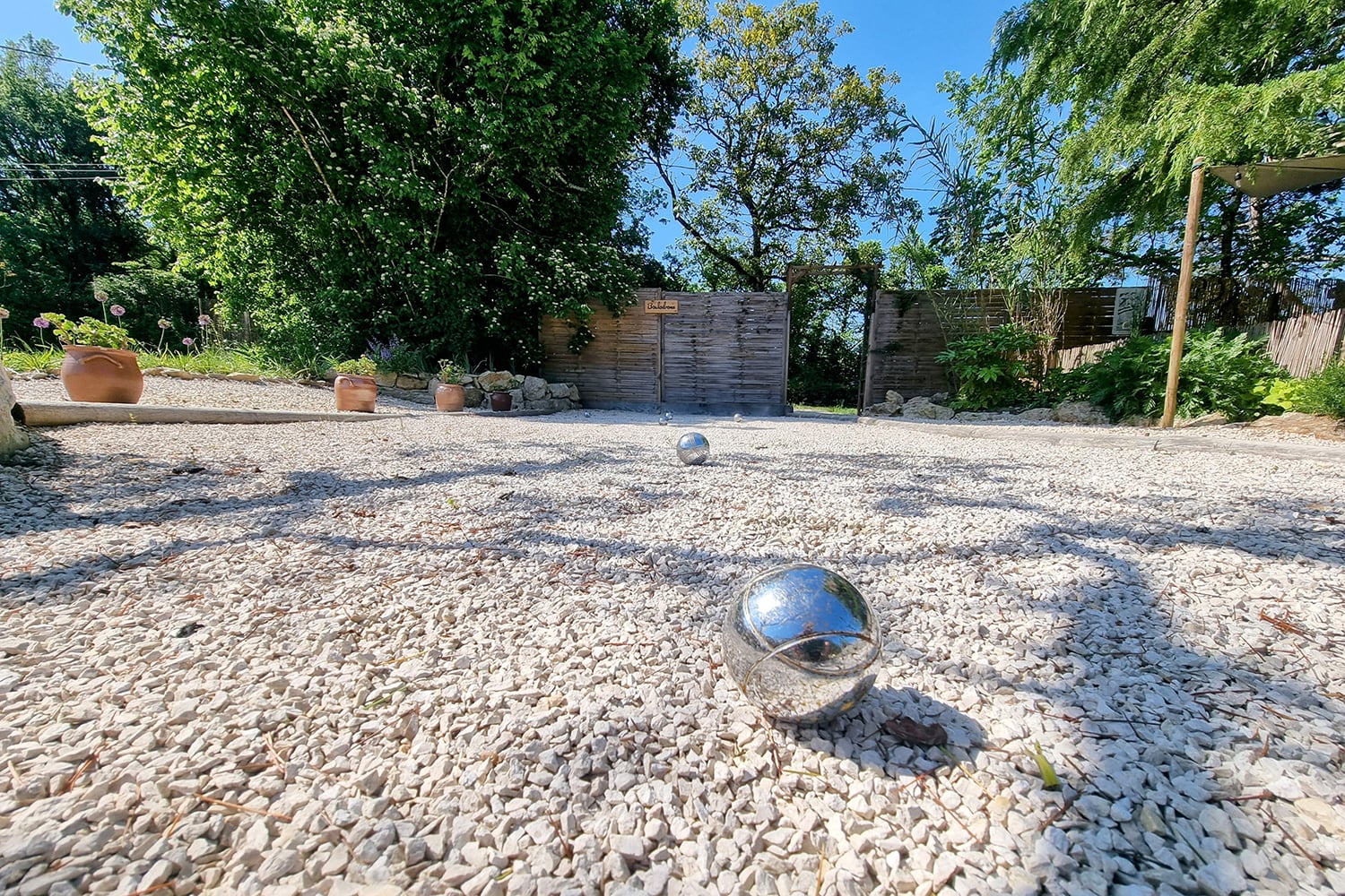 Boules court