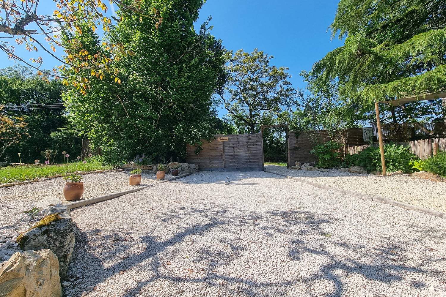 Boules court