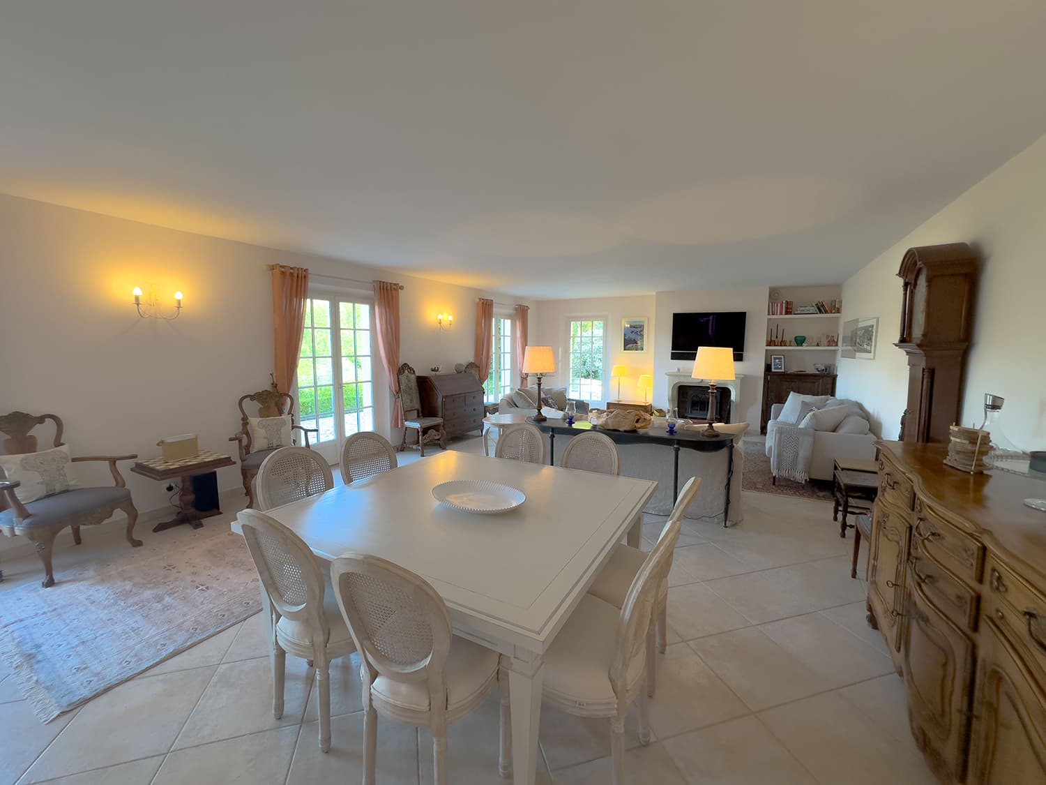 Dining room | Holiday home in the Var