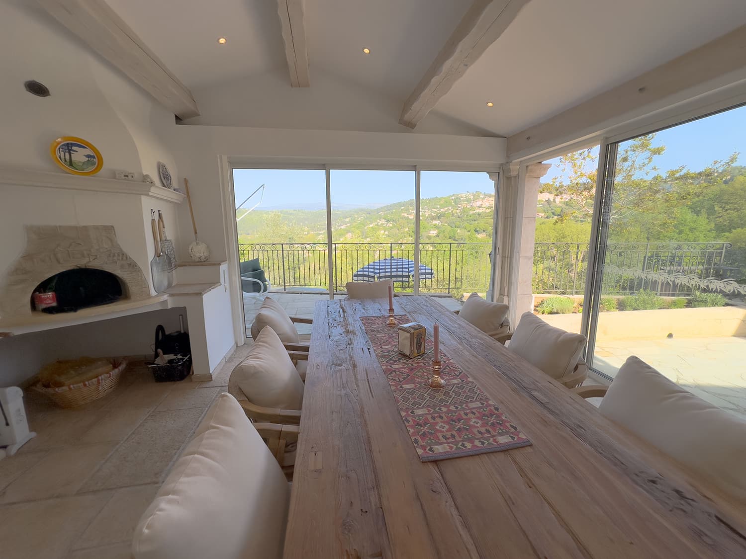 Summer kitchen / dining | Holiday home in the Var