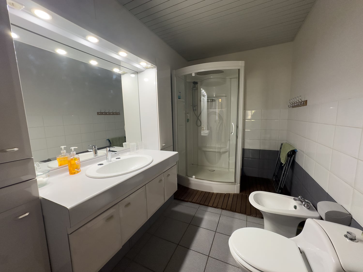 Bathroom | Holiday home in the South of France