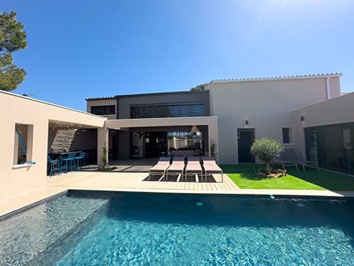 Holiday villa in Magalas with private pool