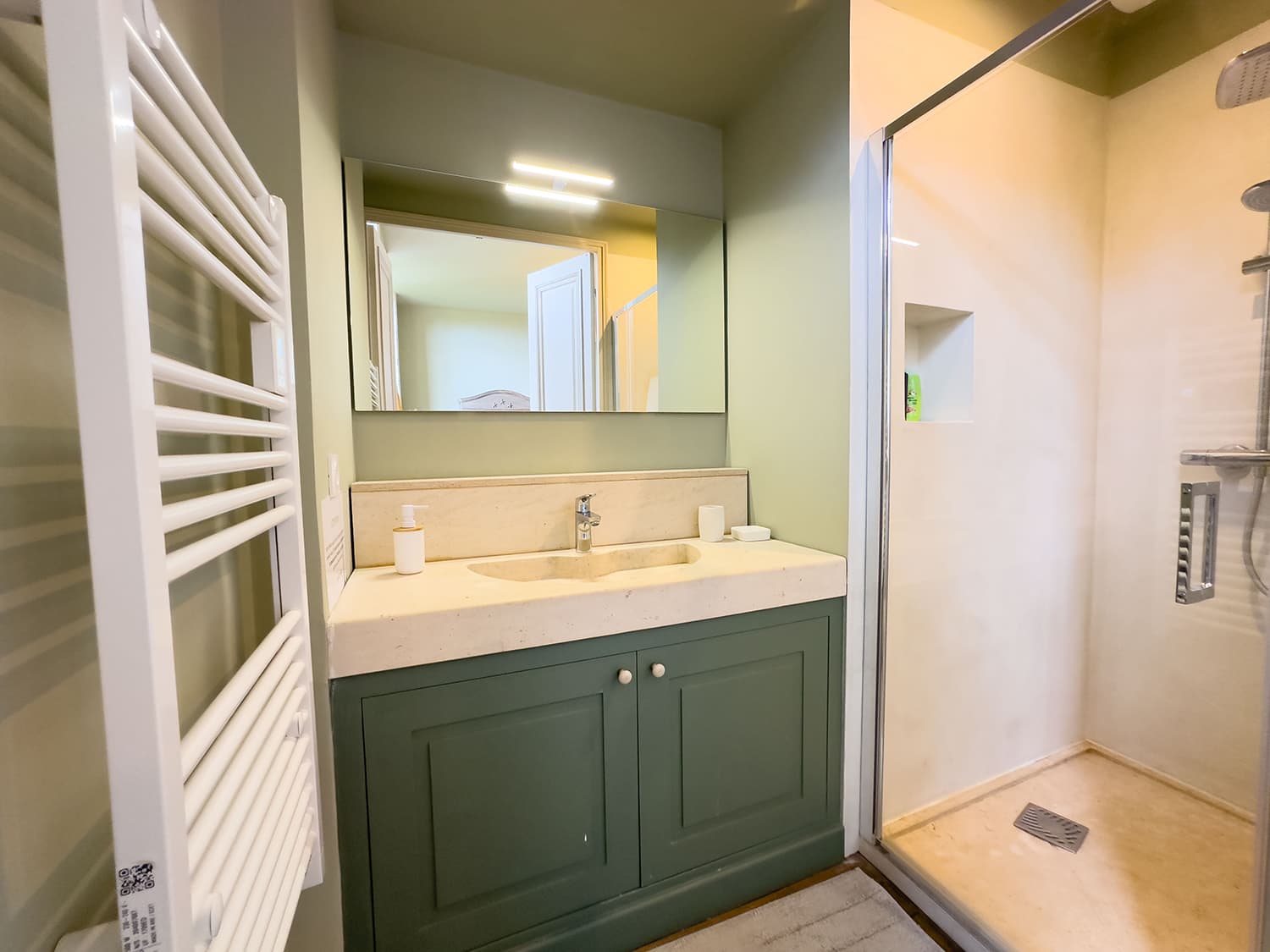 Bathroom | Holiday château in Nouvelle-Aquitaine
