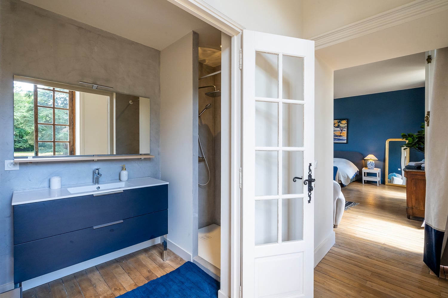 Bathroom | Holiday château in Nouvelle-Aquitaine