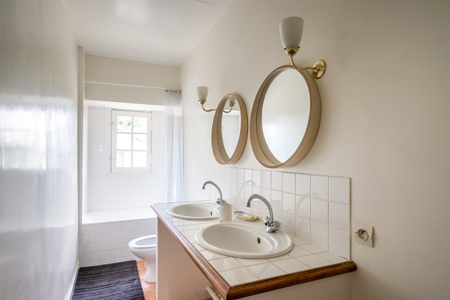 Bathroom | Holiday château in Nouvelle-Aquitaine