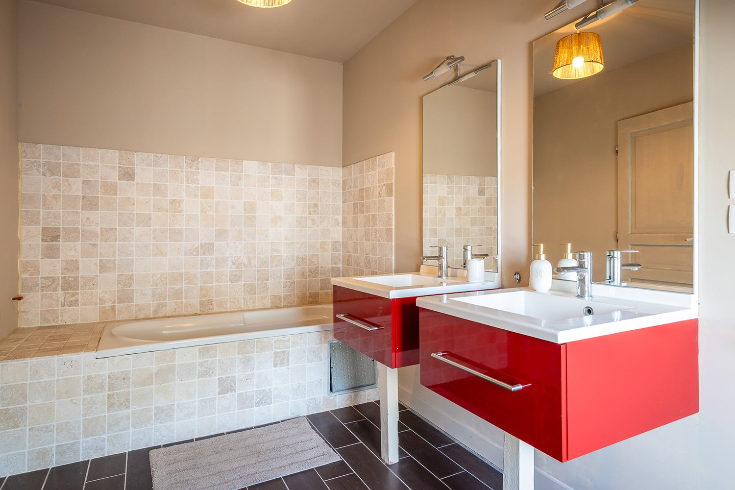 Bathroom | Holiday château in Nouvelle-Aquitaine
