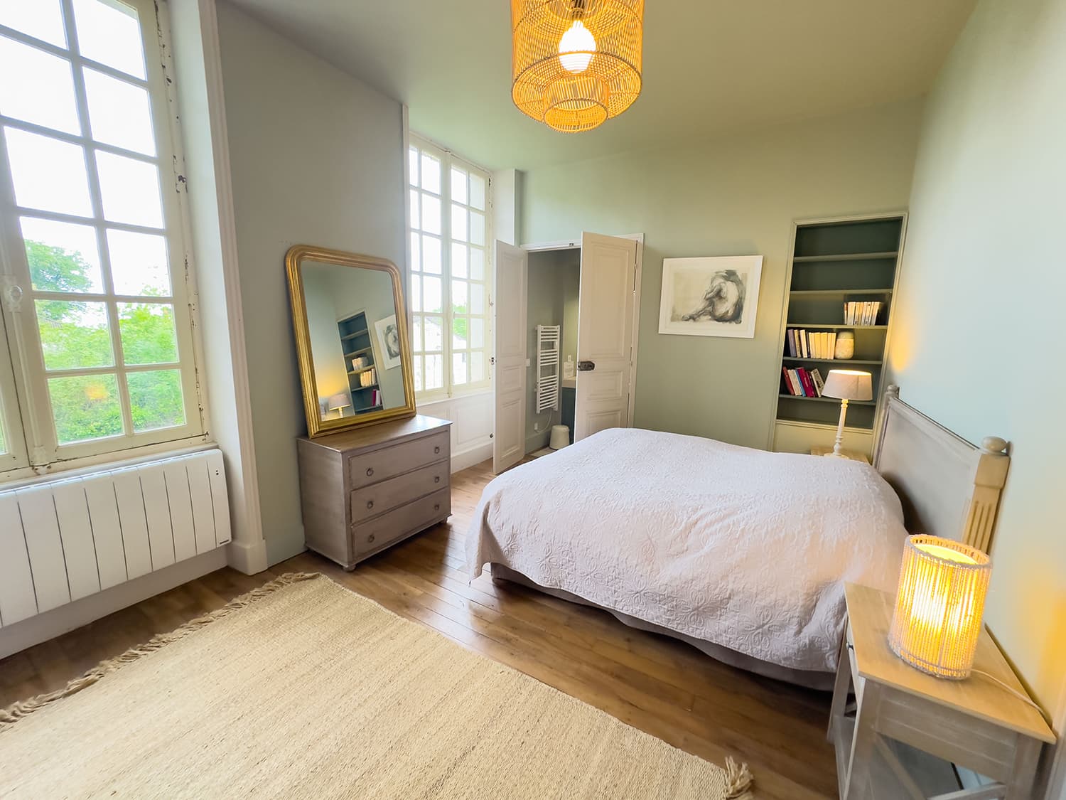 Bedroom | Holiday château in Nouvelle-Aquitaine