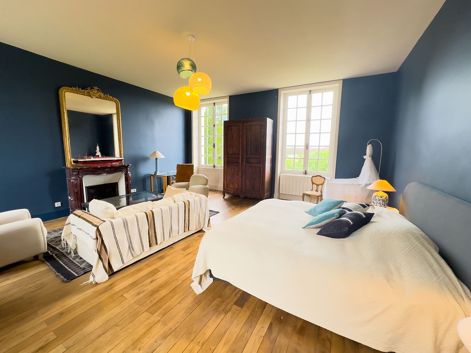 Bedroom | Holiday château in Nouvelle-Aquitaine