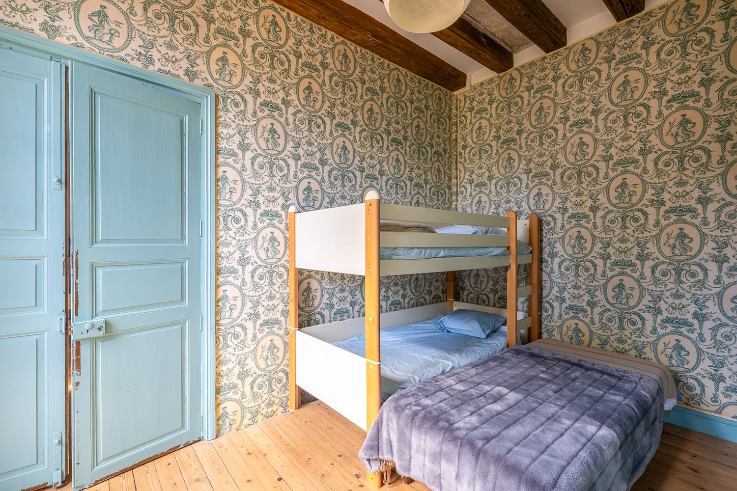 Bedroom | Holiday château in Nouvelle-Aquitaine