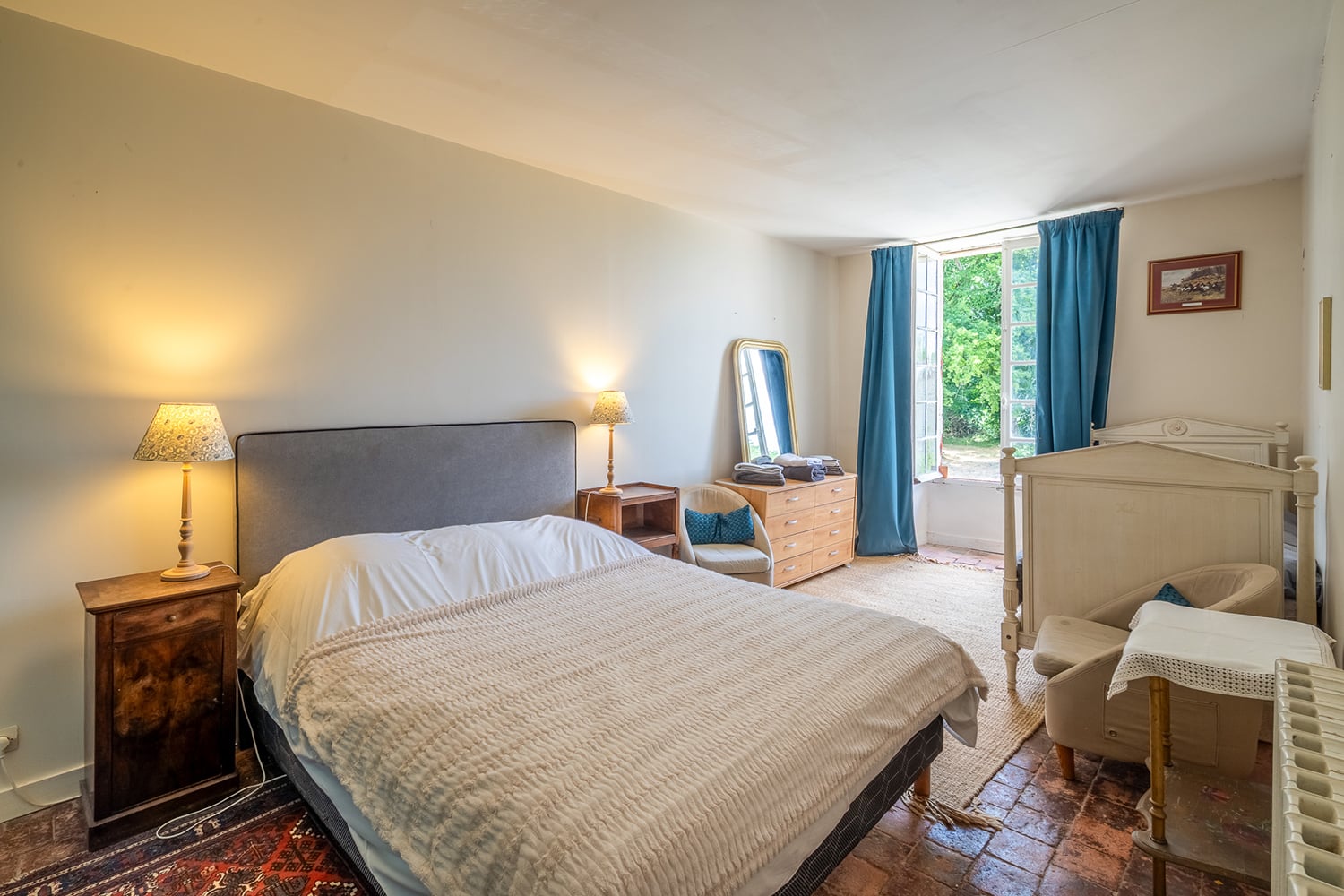 Bedroom | Holiday château in Nouvelle-Aquitaine