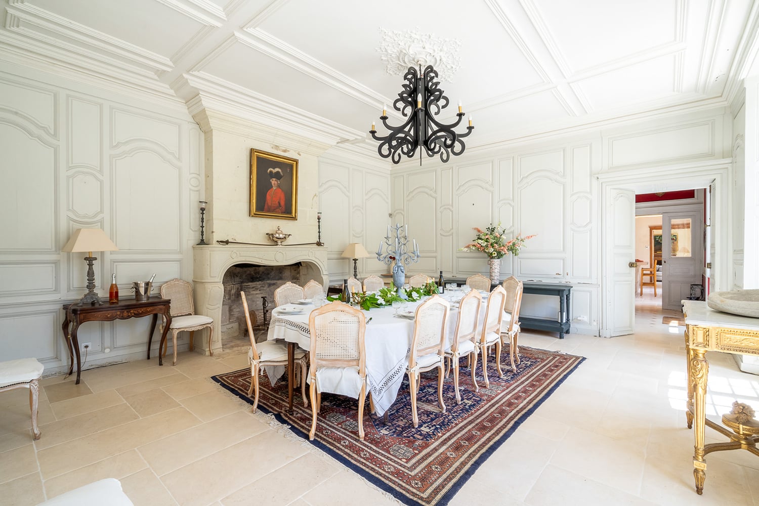 Dining room | Holiday château in Nouvelle-Aquitaine