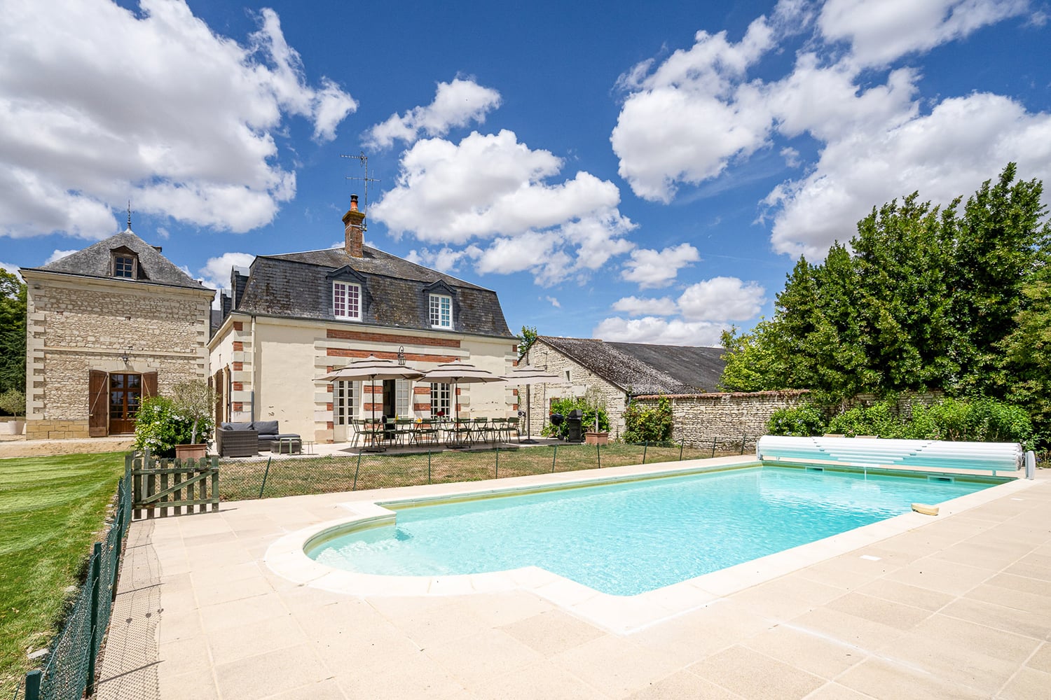 Holiday château in Nouvelle-Aquitaine with private pool