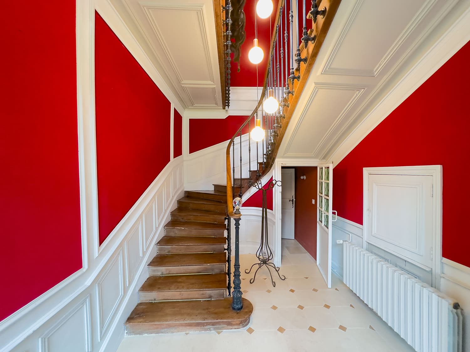Staircase | Holiday château in Nouvelle-Aquitaine