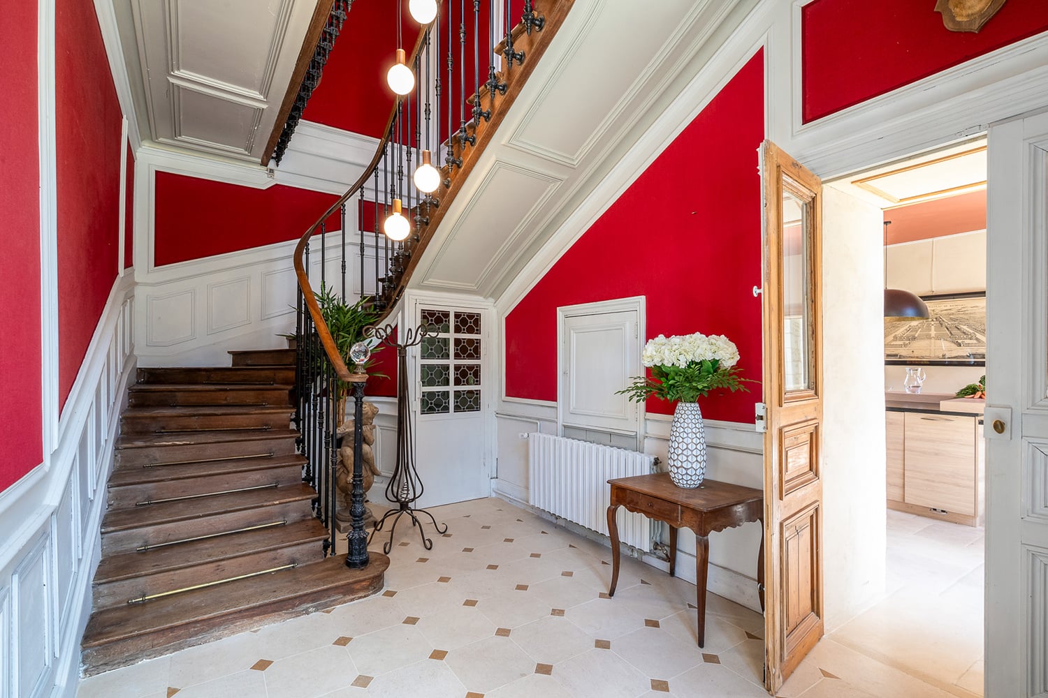 Staircase | Holiday château in Nouvelle-Aquitaine