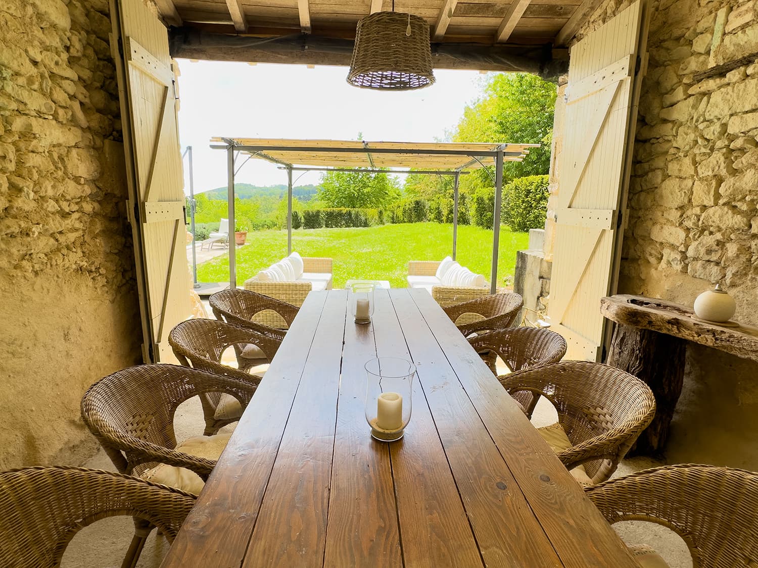 Covered dining terrace