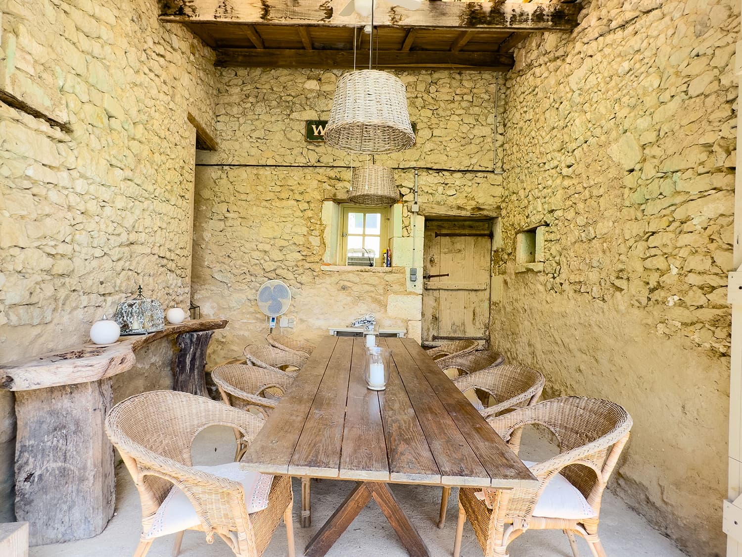 Covered dining terrace