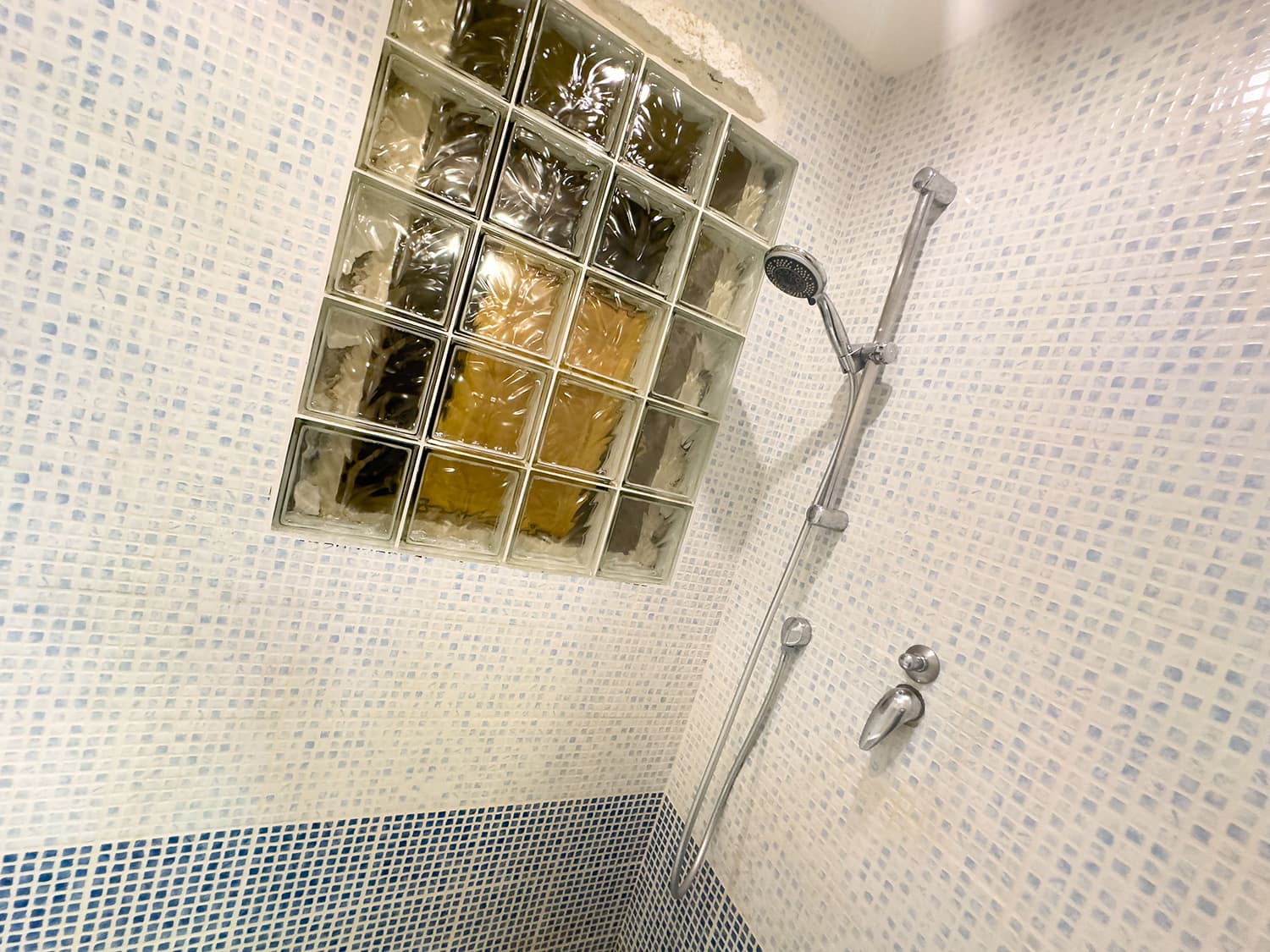 Bathroom | Holiday cottage near Gordes