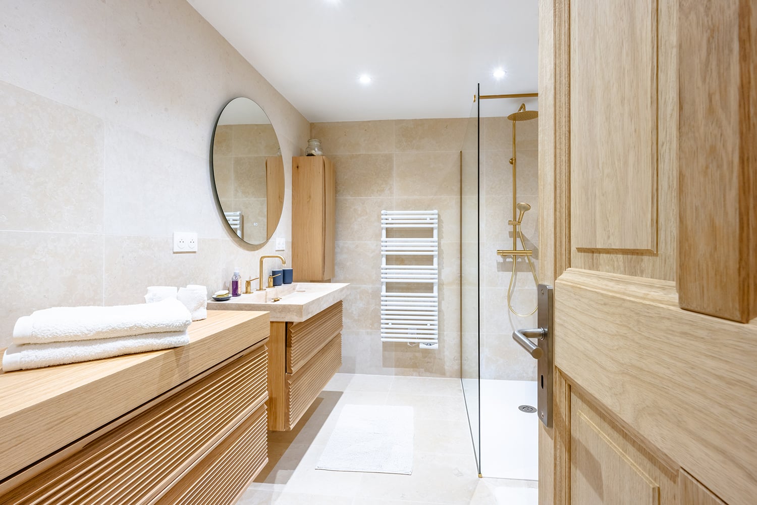 Bathroom | Holiday cottage with private pool in Gordes
