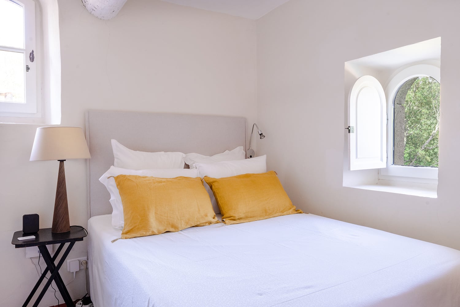 Bedroom | Holiday cottage with private pool in Gordes