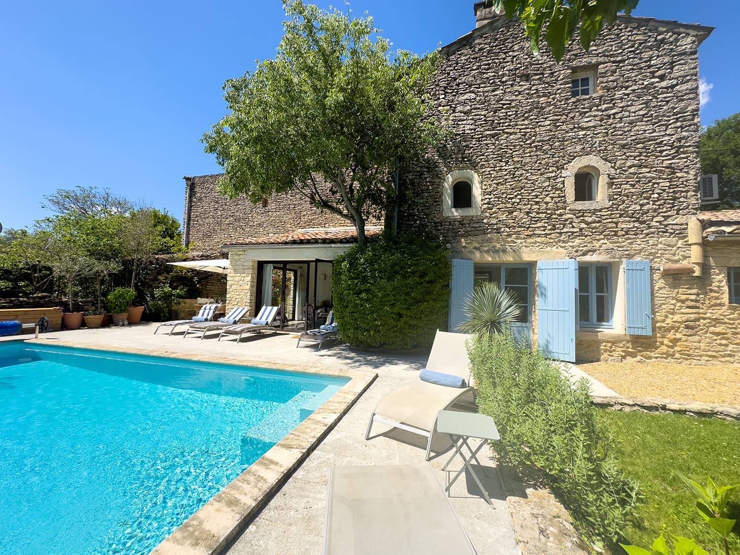Holiday cottage near Gordes with private pool